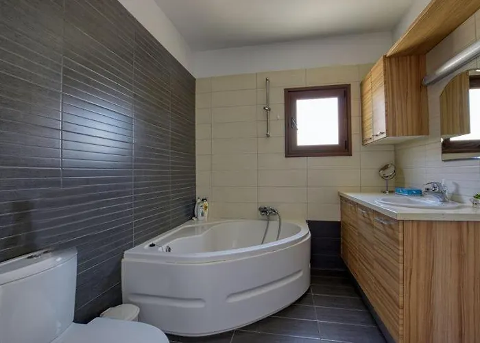 Victoria Blue Paralímni